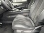 Peugeot 3008 *** 130 Pk *** GT *** Automaat *** KBZ-67-D Black Pack * Open Schuifdak * Stoelverwarming * Keyless Entry & Start * Parkeer Camera voor- en achterzijde * Elektrisch bedienbare Achterklep * L.M. Velgen * Alcantara Interieur * Vingerhoets; Vierde Generatie Eersteklas Service. Al meer dan 100 jaar een begrip in de Brabantse Kempen.