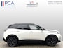 Peugeot 3008 *** 130 Pk *** GT *** Automaat *** KBZ-67-D Black Pack * Open Schuifdak * Stoelverwarming * Keyless Entry & Start * Parkeer Camera voor- en achterzijde * Elektrisch bedienbare Achterklep * L.M. Velgen * Alcantara Interieur * Vingerhoets; Vierde Generatie Eersteklas Service. Al meer dan 100 jaar een begrip in de Brabantse Kempen.