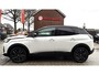 Peugeot 3008 *** 130 Pk *** GT *** Automaat *** KBZ-67-D Black Pack * Open Schuifdak * Stoelverwarming * Keyless Entry & Start * Parkeer Camera voor- en achterzijde * Elektrisch bedienbare Achterklep * L.M. Velgen * Alcantara Interieur * Vingerhoets; Vierde Generatie Eersteklas Service. Al meer dan 100 jaar een begrip in de Brabantse Kempen.