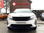 Peugeot 3008 *** 130 Pk *** GT *** Automaat *** KBZ-67-D Black Pack * Open Schuifdak * Stoelverwarming * Keyless Entry & Start * Parkeer Camera voor- en achterzijde * Elektrisch bedienbare Achterklep * L.M. Velgen * Alcantara Interieur * Vingerhoets; Vierde Generatie Eersteklas Service. Al meer dan 100 jaar een begrip in de Brabantse Kempen.