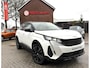 Peugeot 3008 *** 130 Pk *** GT *** Automaat *** KBZ-67-D Black Pack * Open Schuifdak * Stoelverwarming * Keyless Entry & Start * Parkeer Camera voor- en achterzijde * Elektrisch bedienbare Achterklep * L.M. Velgen * Alcantara Interieur * Vingerhoets; Vierde Generatie Eersteklas Service. Al meer dan 100 jaar een begrip in de Brabantse Kempen.