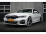 BMW 3-Serie 330i 259 pk High Executive Edition M-Sportpakket / NL-Auto/ Schuif-Dak/ Leder/ Sport-Stoelen/ Stoel.Verw/ Head-Up/ Led-Koplamp/ 19'' LMV