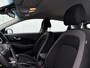 Hyundai Kona 1.0T Essence / Winter en zomerbanden op velg / Trekhaak (1200kg) / Apple CarPlay/Android Auto / Airco /
