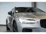 Volvo V60 2.0 T6 Plug-in hybrid AWD Plus Dark | Direct Leverbaar | Head-Up Display | 360º Camera | 19" Lichtmetalen Wielen | Premium Audio by Harman Kardon | Nappa Lederen Contourstoelen |