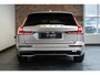 Volvo V60 2.0 T6 Plug-in hybrid AWD Plus Dark | Direct Leverbaar | Head-Up Display | 360º Camera | 19" Lichtmetalen Wielen | Premium Audio by Harman Kardon | Nappa Lederen Contourstoelen |