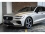 Volvo V60 2.0 T6 Plug-in hybrid AWD Plus Dark | Direct Leverbaar | Head-Up Display | 360º Camera | 19" Lichtmetalen Wielen | Premium Audio by Harman Kardon | Nappa Lederen Contourstoelen |