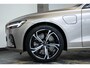 Volvo V60 2.0 T6 Plug-in hybrid AWD Plus Dark | Direct Leverbaar | Head-Up Display | 360º Camera | 19" Lichtmetalen Wielen | Premium Audio by Harman Kardon | Nappa Lederen Contourstoelen |