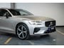 Volvo V60 2.0 T6 Plug-in hybrid AWD Plus Dark | Direct Leverbaar | Head-Up Display | 360º Camera | 19" Lichtmetalen Wielen | Premium Audio by Harman Kardon | Nappa Lederen Contourstoelen |