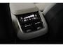 Volvo XC90 2.0 T8 Plug-in hybrid AWD Ultra Bright Executive Edition | Luchtvering | Bowers & Wilkins | Geventileerde Voorstoelen | Massagefunctie | Head-Up Display | 22" Lichtmetalen Wielen |