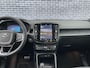 Volvo XC40 Recharge Core 70 kWh | Cruise Control | Google Navigatie | Stoel-/Stuurverwarming | Warmtepomp | Uitschuifbare Beenondersteuning Voorstoelen | 19" Velgen | Trekhaak | Parkeercamera |