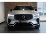 Volvo XC60 2.0 T6 Plug-in hybrid AWD Plus Dark | Verwacht Dec. 2025 | 21" Lichtmetalen Wielen | Head-Up Display | Schuif/Kantel Panoramadak | 360º Camera | Donker Getint Glas |