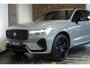 Volvo XC60 2.0 T6 Plug-in hybrid AWD Plus Black Edition | Luchtvering | 360º Camera | Schuif/Kantel-Panoramadak | Head-Up Display | 21" Lichtmetalen Wielen | Donkergetint Glas |