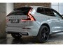 Volvo XC60 2.0 T6 Plug-in hybrid AWD Plus Black Edition | Luchtvering | 360º Camera | Schuif/Kantel-Panoramadak | Head-Up Display | 21" Lichtmetalen Wielen | Donkergetint Glas |