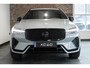 Volvo XC60 2.0 T6 Plug-in hybrid AWD Plus Black Edition | Luchtvering | 360º Camera | Schuif/Kantel-Panoramadak | Head-Up Display | 21" Lichtmetalen Wielen | Donkergetint Glas |