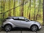 Toyota C-HR 1.8 Hybrid Executive Automaat 18 Inch JBL Leder Stof Navi Camera LED Trekhaak Rijstrook ACC