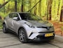Toyota C-HR 1.8 Hybrid Executive Automaat 18 Inch JBL Leder Stof Navi Camera LED Trekhaak Rijstrook ACC