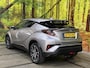 Toyota C-HR 1.8 Hybrid Executive Automaat 18 Inch JBL Leder Stof Navi Camera LED Trekhaak Rijstrook ACC