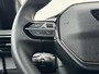 Peugeot 2008 1.2 PureTech 100 Allure 6-bak 102PK | Halfleder | PDC | Apple Carplay/Android Auto | Cruise Control | Bluetooth | Rijstrook Correctie | Airco | Sensoren Rondom | Pianolak Interieur | Wi-Fi | LED | 17" LMV