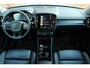 Volvo XC40 T4 Plug-in hybrid Ultimate Dark | Panoramisch schuif-/kantel dak | Elektrisch verstelbare voorstoelen met geheugenfunctie | Harman Kardon | Semi elektrisch inklapbare trekhaak | Extra getint glas | All-season banden | 360 graden camera | Lederen bekleding | Stoel-/ stuurwielverwarming | Pilot assist | BLIS | 19 inch. lichtmetalen velgen