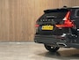 Volvo V60 Cross Country T5 AWD Cross Country Pro | Schuifdak | Head-Up Display | Harman Kardon | Adaptieve Cruise Control | Stoelverwarming | Pilot Assist | BLIS Dode Hoek Detectie | Parkeercamera | Voorstoelen elektrisch geheugen | Lederen bekleding | Zitting verlenging voorstoelen | 19 Inch | Parkeersensoren voor+achter | Privacy Glass | Elektrisch bedienbare achterklep | 4-Zone Climate Control | DAB Radio | Apple Carplay/Android Auto | Onyx Black Metallic |