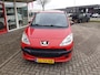 Peugeot 1007 1.4 Sesam Urban, apk tot 27-03-2027, 4 nieuwe all season banden ,trekhaak 107