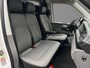 Volkswagen Transporter 2.0 TDI 110pk L2H1 28 | Cruise Control | Achteruitrijcamera | Achterdeuren | Navi via AppleCarplay / AndroidAuto | Laadruimte betimmerd | BPM-vrij