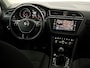 Volkswagen Tiguan 1.5 TSI ACT R-line Camera, Navi, Keyless start, Winterpakket, Cruise control, A start stop, Massage stoelen, Sportief velgen