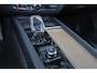 Volvo XC60 T6 Recharge AWD Plus Bright - Panorama/schuifdak - IntelliSafe Assist & Surround - 360º Camera - Harman/Kardon audio - Verwarmde voorstoelen, stuur & achterbank - Parkeersensoren voor & achter - Elektr. bedienb. voorstoelen met geheugen - Head up display - Extra getint glas - 19' LMV
