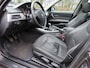 BMW 3-Serie 320i M-Pakket Leer Stoelverwarming Schuif/Kanteldak Airco Cruisecontrol 18 Inch M Velgen ***Apk t/m 10-1-2027***