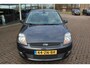 Ford Fiesta 1.4-16V-80pk Futura XL. Goed onderhouden en nette wagen ! Airco, metallic lak, LM wielen, 5-drs., trekhaak, parkeersensoren achter, r/cd etc
