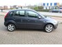 Ford Fiesta 1.4-16V-80pk Futura XL. Goed onderhouden en nette wagen ! Airco, metallic lak, LM wielen, 5-drs., trekhaak, parkeersensoren achter, r/cd etc