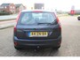 Ford Fiesta 1.4-16V-80pk Futura XL. Goed onderhouden en nette wagen ! Airco, metallic lak, LM wielen, 5-drs., trekhaak, parkeersensoren achter, r/cd etc