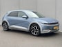 Hyundai Ioniq 5 Lounge 77.4 kWh Automaat 228pk / Accu SOH 100% / Fabrieksgarantie tot 12-2027 / WLTP 507 km / CCS snellader / Head Up Display / warmtepomp / Trekgewicht 1600 kg / Stuur-, Stoel & Achterbank verwarming / 8 jaar Batterij Garantie /