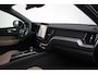 Volvo XC60 2.0 T6 Plug-in hybrid AWD Essential | Stoel-/ stuurwielverwarming | Verwarmde achterbank | Adaptieve cruise control | BLIS | Extra getint glas | 20 inch. lichtmetalen velgen | Apple carplay/ Android auto