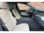 Volvo XC60 2.0 T6 Plug-in hybrid AWD Essential | Stoel-/ stuurwielverwarming | Verwarmde achterbank | Adaptieve cruise control | BLIS | Extra getint glas | 20 inch. lichtmetalen velgen | Apple carplay/ Android auto