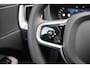 Volvo XC60 2.0 T6 Plug-in hybrid AWD Essential | Stoel-/ stuurwielverwarming | Verwarmde achterbank | Adaptieve cruise control | BLIS | Extra getint glas | 20 inch. lichtmetalen velgen | Apple carplay/ Android auto