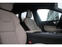 Volvo XC60 2.0 T6 Plug-in hybrid AWD Essential | Stoel-/ stuurwielverwarming | Verwarmde achterbank | Adaptieve cruise control | BLIS | Extra getint glas | 20 inch. lichtmetalen velgen | Apple carplay/ Android auto