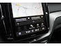 Volvo XC60 2.0 T6 Plug-in hybrid AWD Essential | Stoel-/ stuurwielverwarming | Verwarmde achterbank | Adaptieve cruise control | BLIS | Extra getint glas | 20 inch. lichtmetalen velgen | Apple carplay/ Android auto