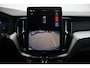 Volvo XC60 2.0 T6 Plug-in hybrid AWD Essential | Stoel-/ stuurwielverwarming | Verwarmde achterbank | Adaptieve cruise control | BLIS | Extra getint glas | 20 inch. lichtmetalen velgen | Apple carplay/ Android auto