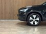 Volvo XC40 T4 Recharge Plus Dark | Harman Kardon | Michelin All Season | Bestuurdersstoel elektrisch geheugen | Stoel en Stuurwielverwarming | Passagiersstoel elektrisch | Cruise Control | Parkeercamera | Zitting verlenging voorstoelen | Keyless Drive | Parkeersensoren voor+achter | Elektrisch bedienbare achterklep | Regensensor | Climate Control L+R | DAB Radio | Apple Carplay/Android Auto | Draadloos telefoon opladen | Volvo On Call met mobiele App functie |