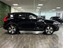 Volvo XC40 T4 Recharge Plus Dark | Harman Kardon | Michelin All Season | Bestuurdersstoel elektrisch geheugen | Stoel en Stuurwielverwarming | Passagiersstoel elektrisch | Cruise Control | Parkeercamera | Zitting verlenging voorstoelen | Keyless Drive | Parkeersensoren voor+achter | Elektrisch bedienbare achterklep | Regensensor | Climate Control L+R | DAB Radio | Apple Carplay/Android Auto | Draadloos telefoon opladen | Volvo On Call met mobiele App functie |
