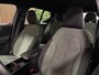 Volvo XC40 T4 Recharge Plus Dark | Harman Kardon | Michelin All Season | Bestuurdersstoel elektrisch geheugen | Stoel en Stuurwielverwarming | Passagiersstoel elektrisch | Cruise Control | Parkeercamera | Zitting verlenging voorstoelen | Keyless Drive | Parkeersensoren voor+achter | Elektrisch bedienbare achterklep | Regensensor | Climate Control L+R | DAB Radio | Apple Carplay/Android Auto | Draadloos telefoon opladen | Volvo On Call met mobiele App functie |