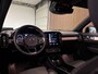 Volvo XC40 T4 Recharge Plus Dark | Harman Kardon | Michelin All Season | Bestuurdersstoel elektrisch geheugen | Stoel en Stuurwielverwarming | Passagiersstoel elektrisch | Cruise Control | Parkeercamera | Zitting verlenging voorstoelen | Keyless Drive | Parkeersensoren voor+achter | Elektrisch bedienbare achterklep | Regensensor | Climate Control L+R | DAB Radio | Apple Carplay/Android Auto | Draadloos telefoon opladen | Volvo On Call met mobiele App functie |