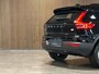 Volvo XC40 T4 Recharge Plus Dark | Harman Kardon | Michelin All Season | Bestuurdersstoel elektrisch geheugen | Stoel en Stuurwielverwarming | Passagiersstoel elektrisch | Cruise Control | Parkeercamera | Zitting verlenging voorstoelen | Keyless Drive | Parkeersensoren voor+achter | Elektrisch bedienbare achterklep | Regensensor | Climate Control L+R | DAB Radio | Apple Carplay/Android Auto | Draadloos telefoon opladen | Volvo On Call met mobiele App functie |