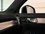 Volvo XC40 T4 Recharge Plus Dark | Harman Kardon | Michelin All Season | Bestuurdersstoel elektrisch geheugen | Stoel en Stuurwielverwarming | Passagiersstoel elektrisch | Cruise Control | Parkeercamera | Zitting verlenging voorstoelen | Keyless Drive | Parkeersensoren voor+achter | Elektrisch bedienbare achterklep | Regensensor | Climate Control L+R | DAB Radio | Apple Carplay/Android Auto | Draadloos telefoon opladen | Volvo On Call met mobiele App functie |