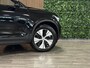Volvo XC40 T4 Recharge Plus Dark | Harman Kardon | Michelin All Season | Bestuurdersstoel elektrisch geheugen | Stoel en Stuurwielverwarming | Passagiersstoel elektrisch | Cruise Control | Parkeercamera | Zitting verlenging voorstoelen | Keyless Drive | Parkeersensoren voor+achter | Elektrisch bedienbare achterklep | Regensensor | Climate Control L+R | DAB Radio | Apple Carplay/Android Auto | Draadloos telefoon opladen | Volvo On Call met mobiele App functie |