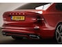 Volvo S60 2.0 T5 Intro Edition | SCANDINAVIAN / LUXURY- LINE | PANORAMDAK | HEAD UP | ACHTERBANKVERWARMING | 20"