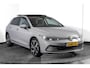 Volkswagen Golf 1.4 eHybrid Style | S/K-Panodak | Elek. Trekhaak | Dig. Cockpit | Adapt. Cruise | Stoel-+Stuurverw. | PDC | Camera | NAV + App. Connect | ECC | LM 18" |