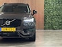 Volvo XC90 T8 AWD Recharge Ultra Dark | Vol! | Bowers & Wilkins | Luchtvering | Stoelventilatie | Trekhaak | 360 Camera | Head-Up Display | Stoelmassage | 455pk | Adaptieve Cruise Control | Stoelverwarming voor+achter | Stuurwielverwarming | Schuifdak | 21 Inch | Full LED Meesturende koplampen | Pilot Assist | BLIS Dode Hoek Detectie | Alcantara hemelbekleding | Lederen handgrepen en zonnekleppen | Elektrische voorstoelen geheugen | Nappa Lederen bekleding | Zitting verlenging voorstoelen | Lederen Dashboard | Google Infotainment | Keyless Drive | Parkeersensoren voor+achter | Privacy Glass | Elektrisch bedienbare achterklep | Geïntegreerde zongordijnen achterportieren | Geïntegreerd kinderzitje achterin | Verlichte instaplijsten | 7-Persoons | 4-Zone Climate Control | DAB Radio | Apple Carplay/Android Auto | Alarm Klasse III | Draadloos telefoon opladen | Volvo On Call met mobiele App functie | Platinum Grey Metallic |