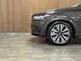 Volvo XC90 T8 AWD Recharge Ultra Dark | Vol! | Bowers & Wilkins | Luchtvering | Stoelventilatie | Trekhaak | 360 Camera | Head-Up Display | Stoelmassage | 455pk | Adaptieve Cruise Control | Stoelverwarming voor+achter | Stuurwielverwarming | Schuifdak | 21 Inch | Full LED Meesturende koplampen | Pilot Assist | BLIS Dode Hoek Detectie | Alcantara hemelbekleding | Lederen handgrepen en zonnekleppen | Elektrische voorstoelen geheugen | Nappa Lederen bekleding | Zitting verlenging voorstoelen | Lederen Dashboard | Google Infotainment | Keyless Drive | Parkeersensoren voor+achter | Privacy Glass | Elektrisch bedienbare achterklep | Geïntegreerde zongordijnen achterportieren | Geïntegreerd kinderzitje achterin | Verlichte instaplijsten | 7-Persoons | 4-Zone Climate Control | DAB Radio | Apple Carplay/Android Auto | Alarm Klasse III | Draadloos telefoon opladen | Volvo On Call met mobiele App functie | Platinum Grey Metallic |
